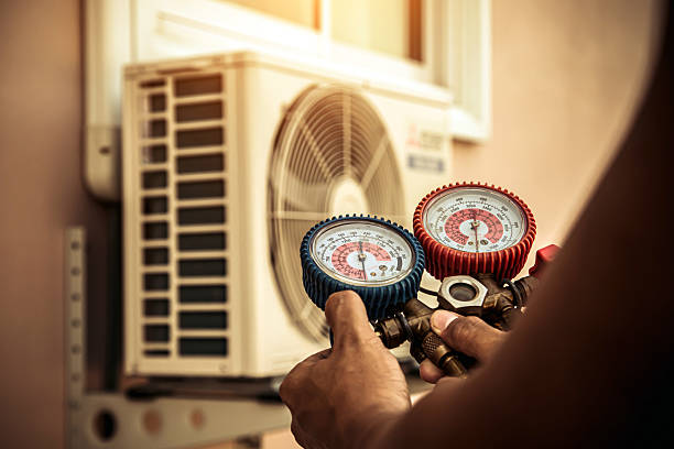 Professional Hvac technician working in Harrisburg, SD